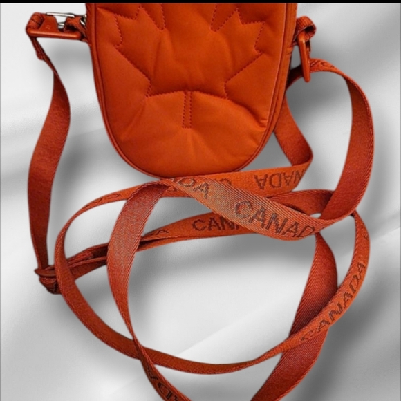 Lululemon Crossbody Bag, Belt Bag, Everwhere Bag, Legacy Team Canada 2022 - Picture 3 of 11